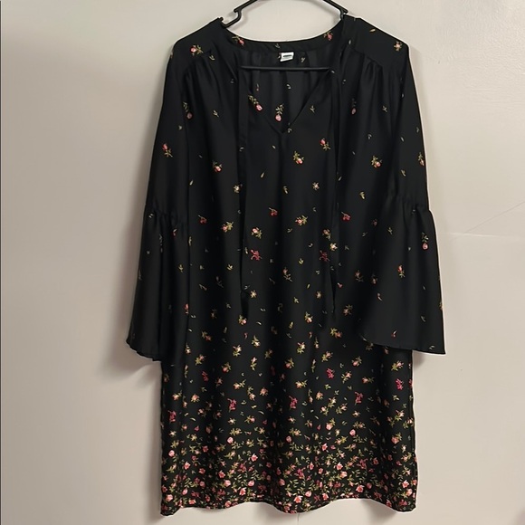 Old Navy Dresses & Skirts - Floral Black Dress